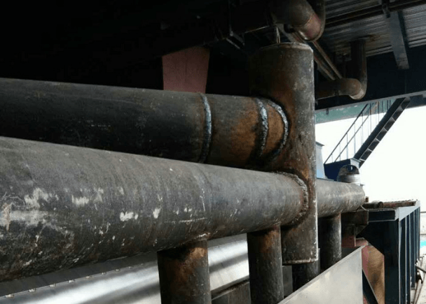 稀土合金耐磨管道焊接現場