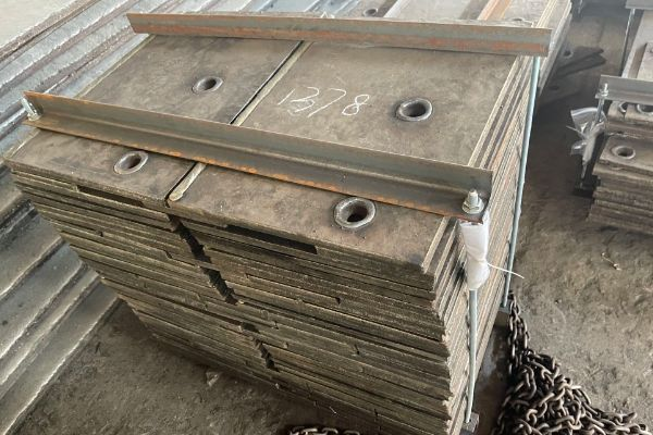 熔煉鏡面復(fù)合耐磨襯板廠家給您按需定制！[江河]