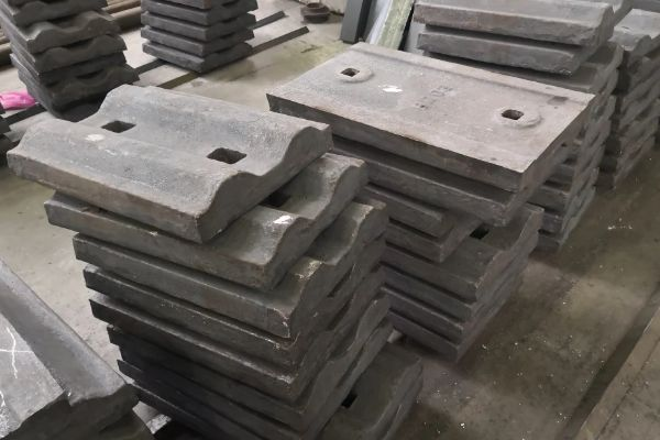 水泥廠磨機內部的襯板